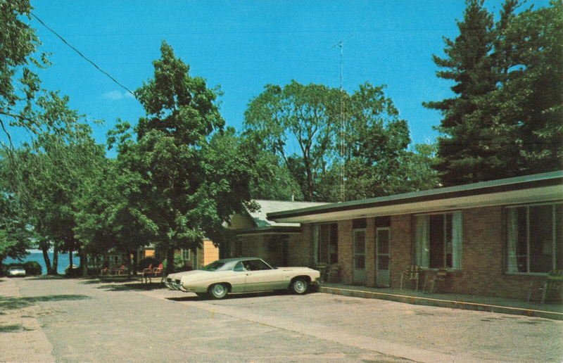 Parkview Motel - Vintage Postcard